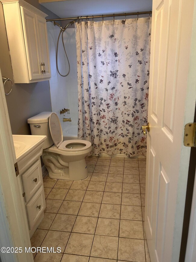 Building Photo - 823 Bowman Rd