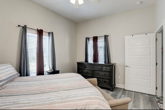 Building Photo - 4123 Ave Q 1/2