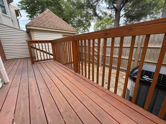 Building Photo - 722 Lord Dunmore Dr