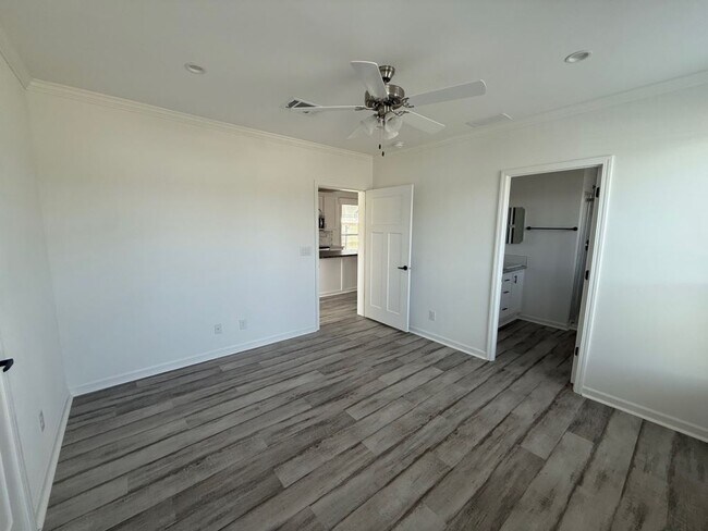 Building Photo - 485 Sandalwood Ln