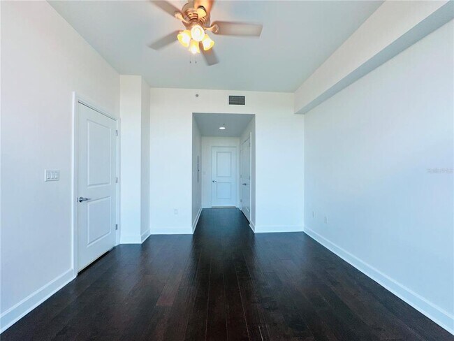 Building Photo - 101 S Eola Dr