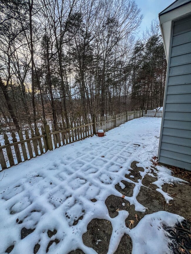 Building Photo - Townhome in Piney Orchard