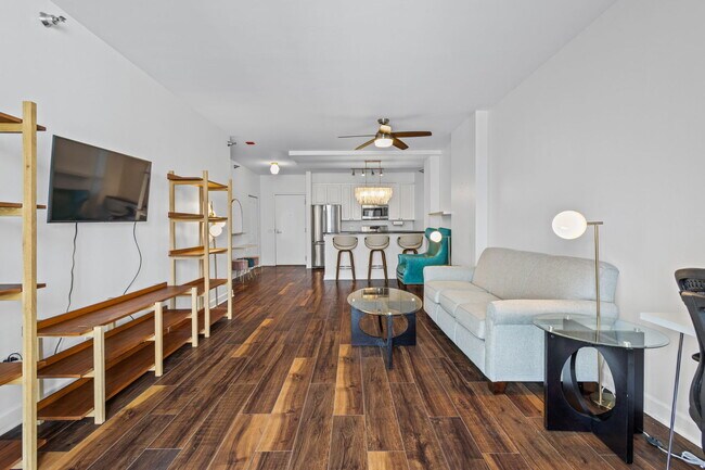 Building Photo - 330 N Jefferson St