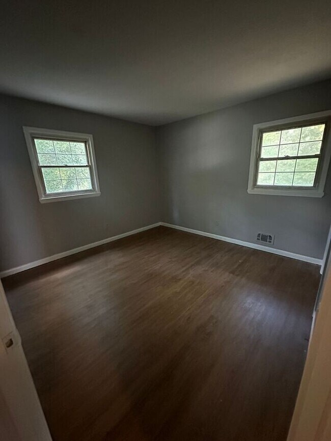 Building Photo - COMING SOON! Charming Split-Level Single-F...