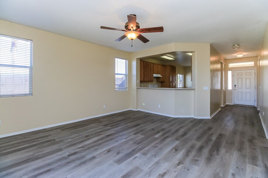 Building Photo - 2730 E Calle Del Norte Dr