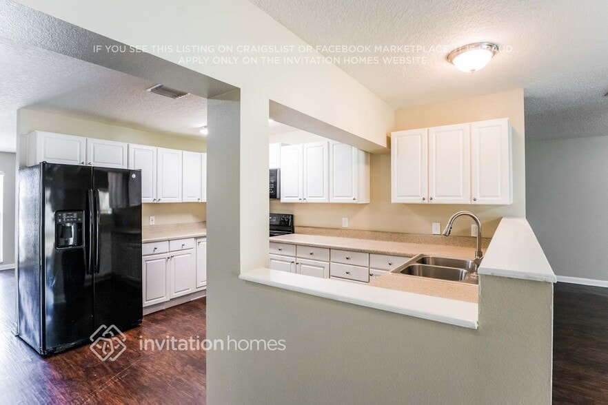 Building Photo - 3807 Spoonbill Ave