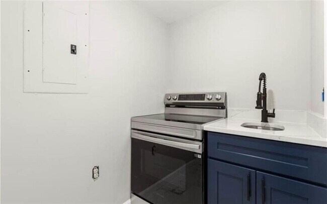 Building Photo - 934 Bay Ridge Dr