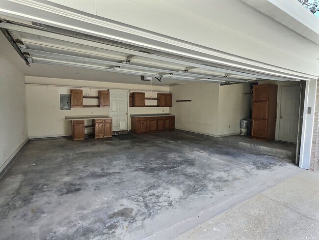 Building Photo - 3 BD Home with 30 x 40 Shop with Four 10 x 12 Attached Stalls