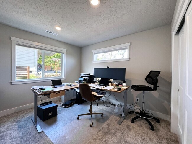 Building Photo - 2771 Cascara Dr