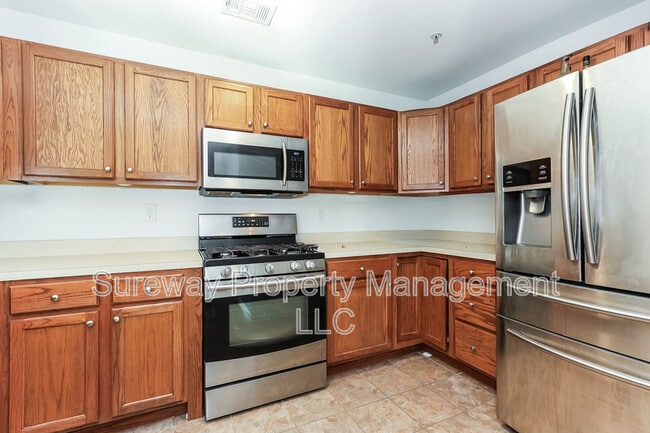 Building Photo - 8 Highbridge Ln