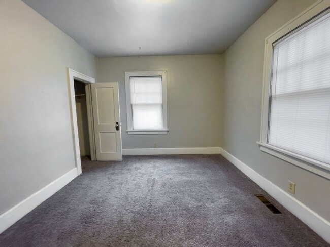 Building Photo - 1425 W Gilbert St