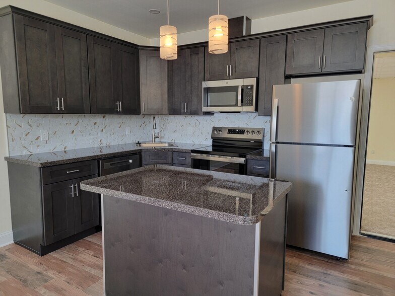 Kitchen - 71 Bellevue Ave