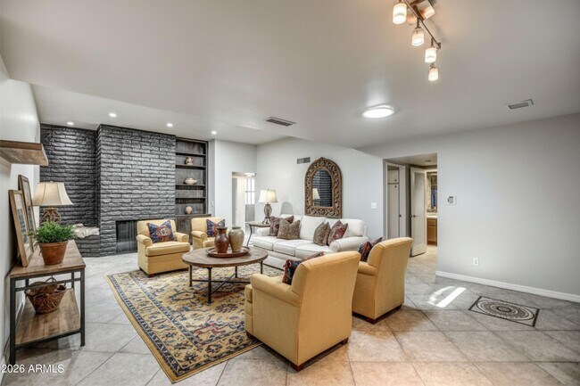 Building Photo - 8647 E Devonshire Ave