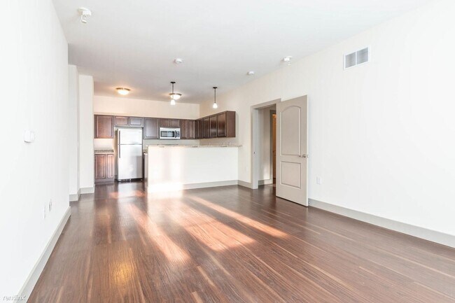 Building Photo - 2 br, 2 bath 4plex - Manors 631 Unit 2/BR