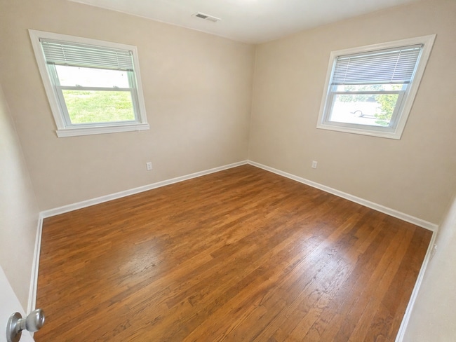 Building Photo - 705 Depot St NE