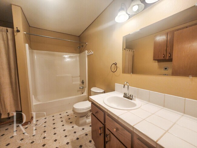 Building Photo - MILITARY DISCOUNT - $75/MO OFF!!