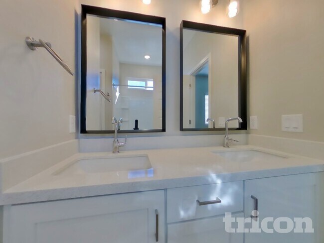 Building Photo - 4551 E Gary St