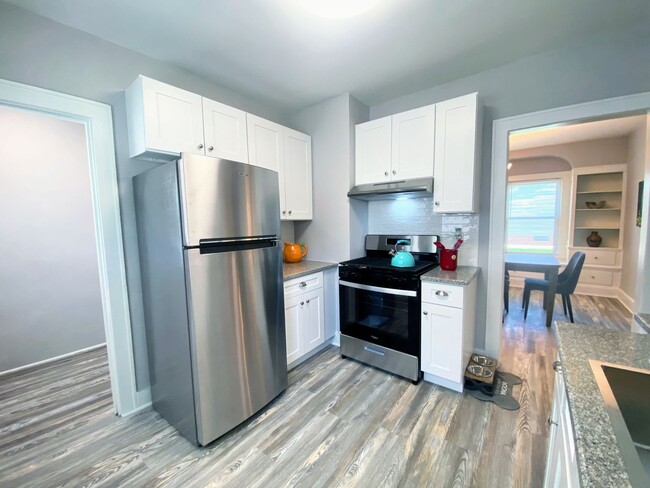 Building Photo - 3 Bed - 1 Bath Cape Cod for Rent in Garfie...