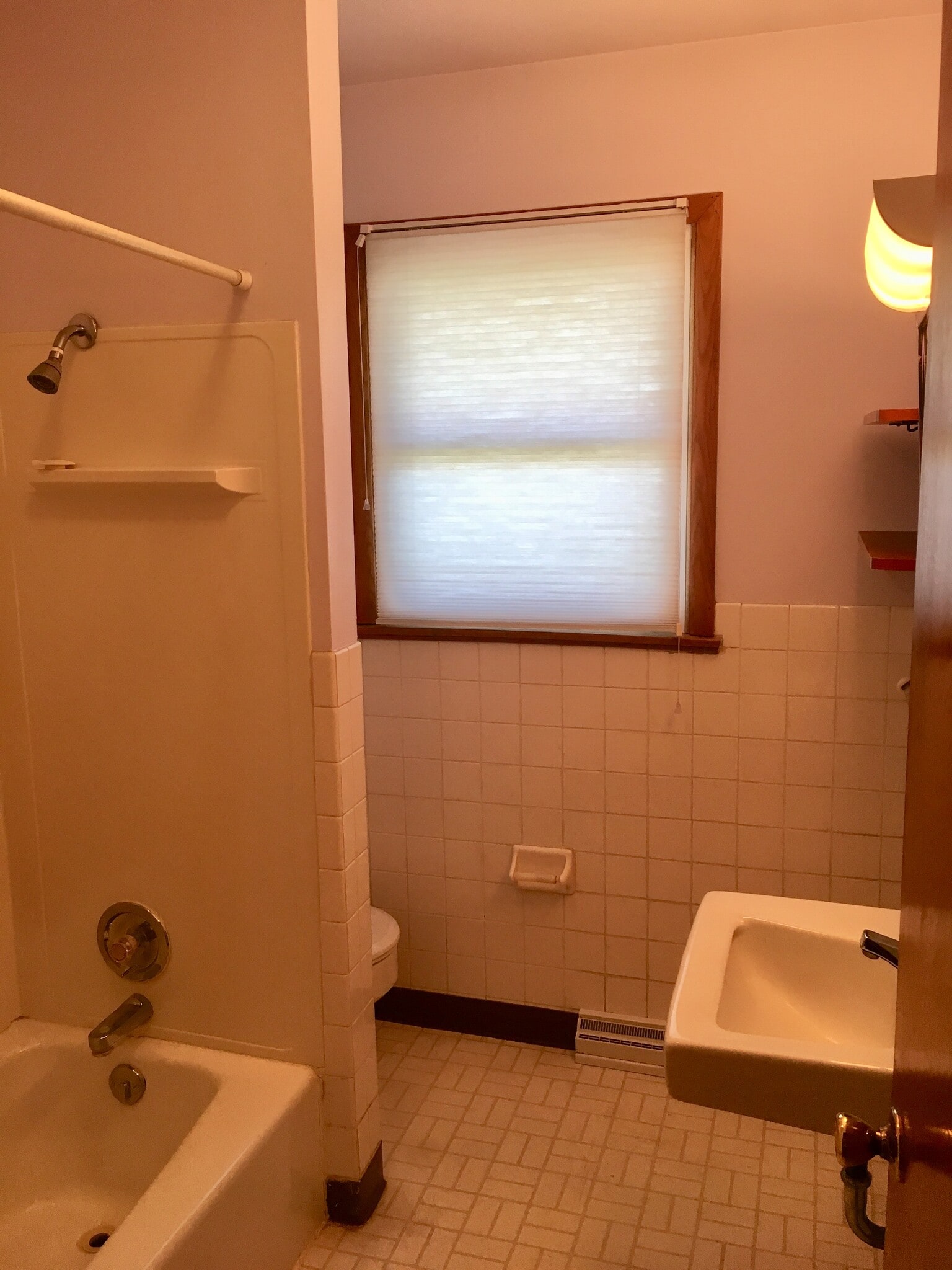Shower over Tub - 611 Hood St