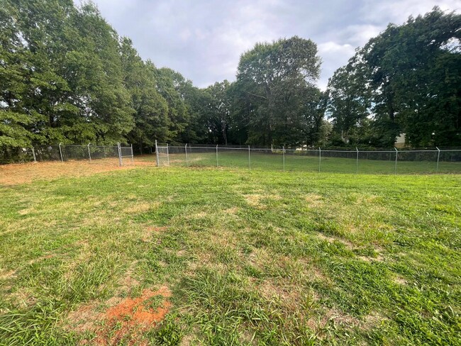 Building Photo - 2715 W Whitner St