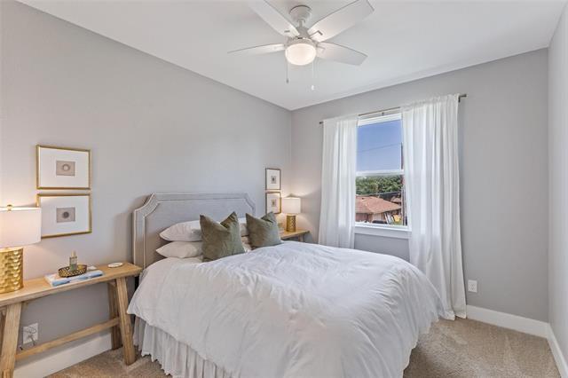 Building Photo - 3034 Encino Dr