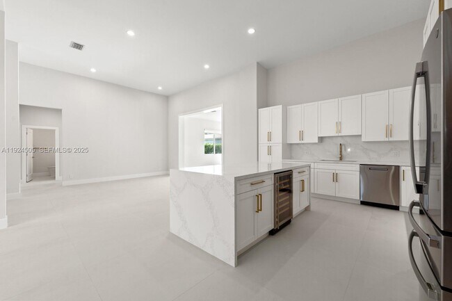 Building Photo - 16160 SW 89th Pl