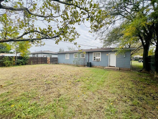 Building Photo - MOVE-IN SPECIAL: Cozy 2-Bedroom Home Near Texas Tech & the Medical District