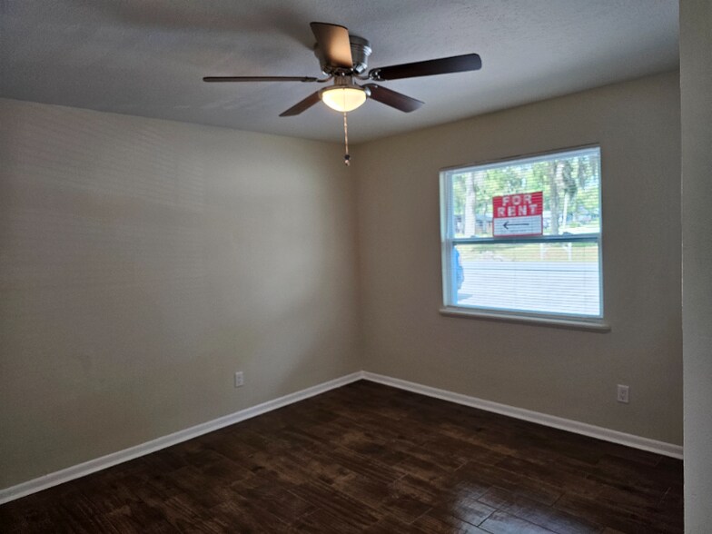 Building Photo - 3950 SE 17th Ct