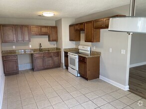 Building Photo - Beautifully Remodeled 3BR/2BA Home