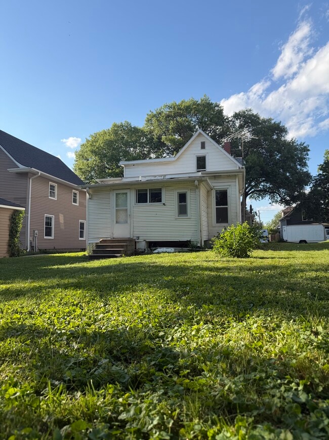 Building Photo - 5235 Walker Ave