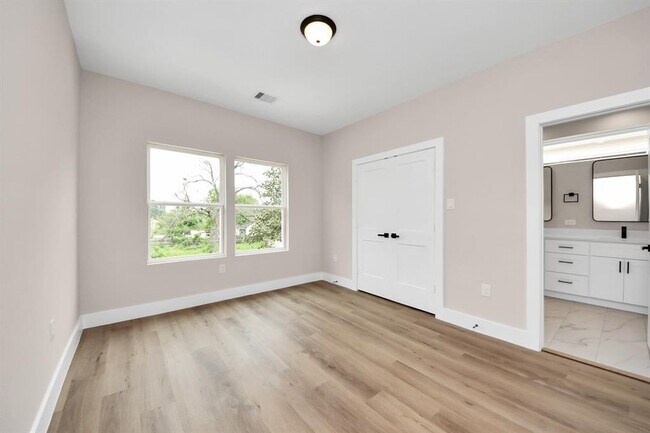 Building Photo - 7540 Charlie St