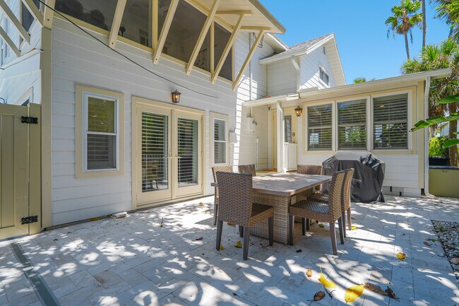 Building Photo - 1804 Pass a Grille Way