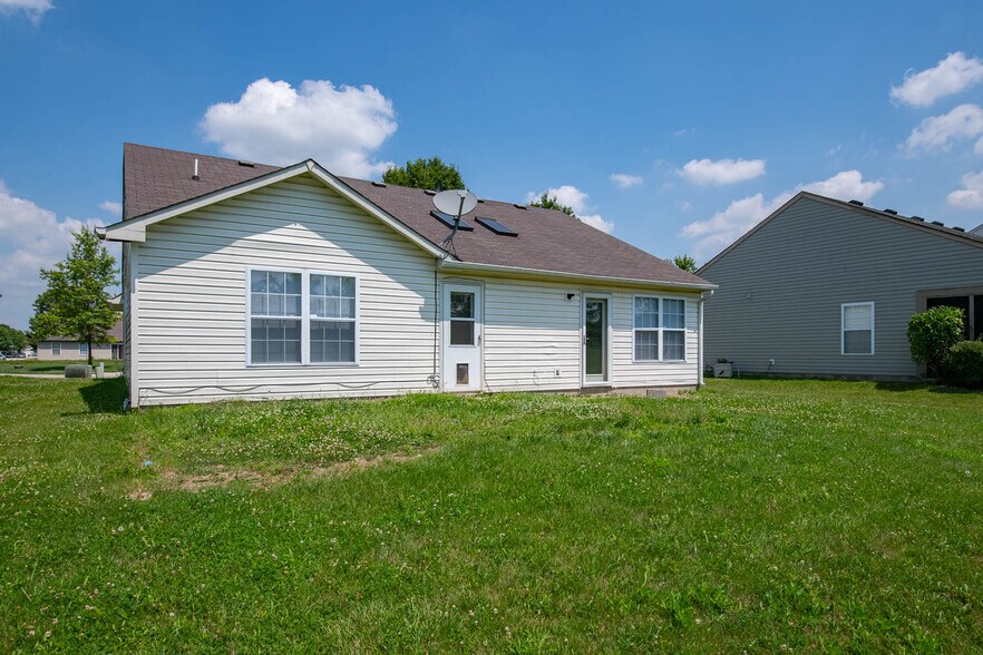 Building Photo - 9661 Trail Dr