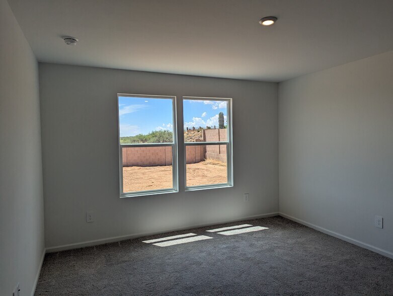 Master bedroom looking south - 1361 Kartchner Trail