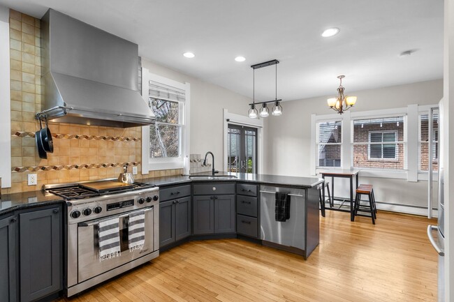 Building Photo - Gorgeous Washington Park Bungalow!