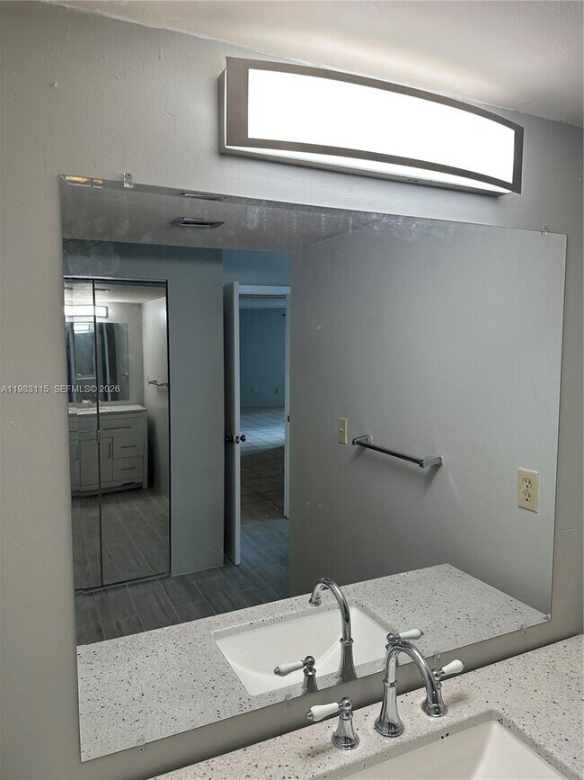 Building Photo - 1100 St Charles Pl