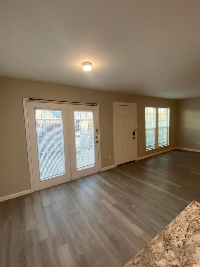Building Photo - 992 Park Meadow Dr