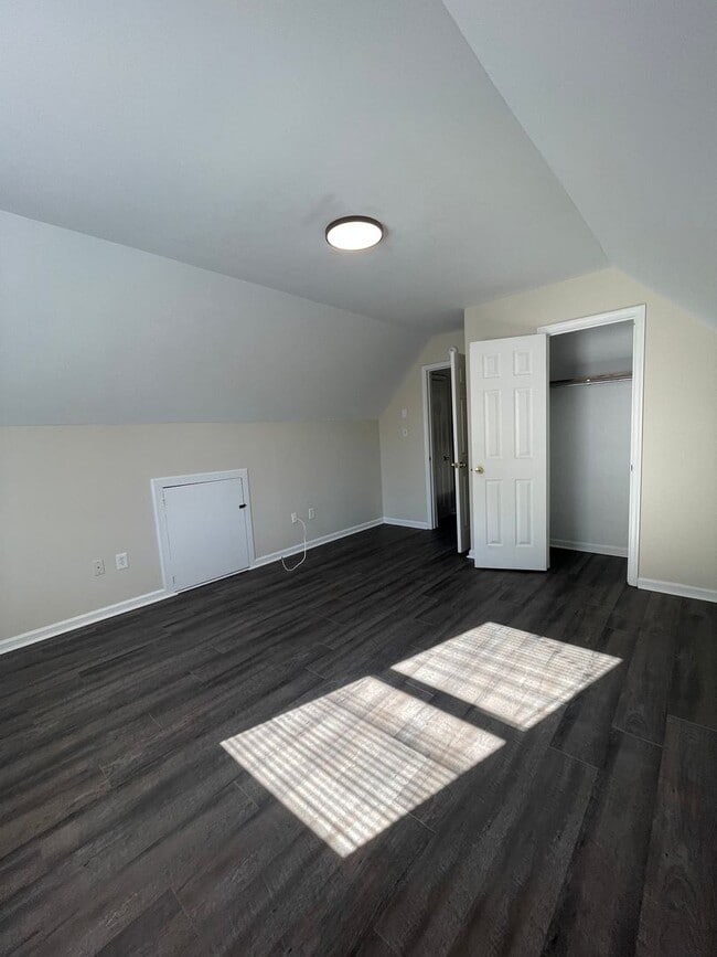 Building Photo - 1014 Colonial Ave