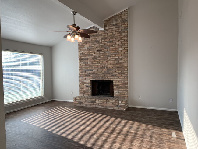 Building Photo - Cute duplex in North Lubbock