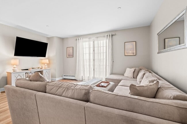 Building Photo - 100 Shearwater Ct E