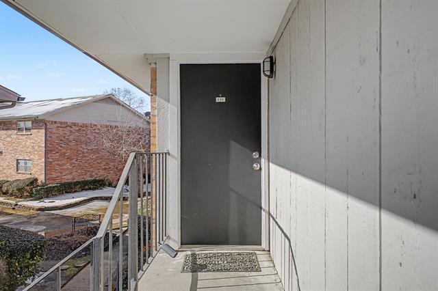 Building Photo - 8095 Meadow Rd