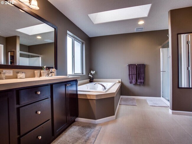 Building Photo - Stunning Home In Hillsboro 3 bedrooms, 2.5 Baths 2,608 Sq. Ft.