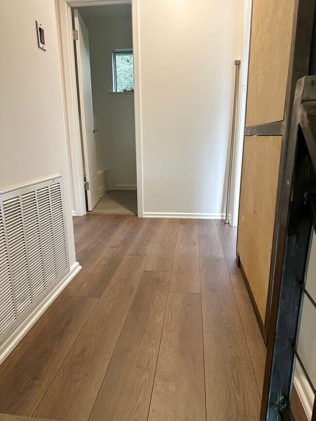 Building Photo - 5100 Orleans Ct