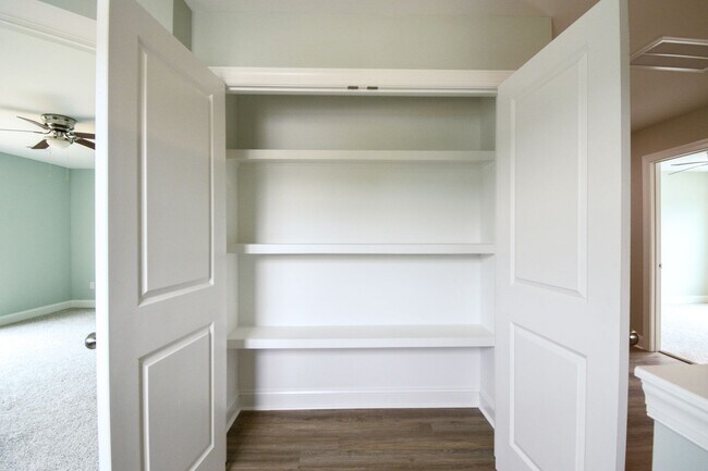 Building Photo - New END UNIT Townhome with Pond View and D...