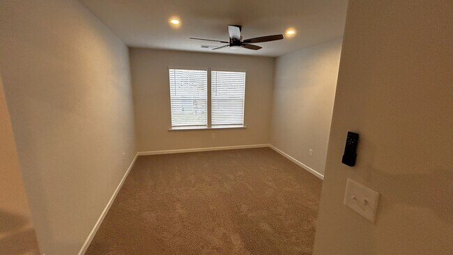 Building Photo - 403 Mariene Dr