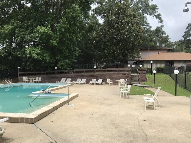 Building Photo - 214 Westwood Dr