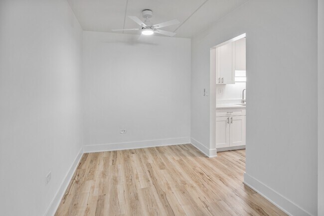 Building Photo - Modern 1 Bedroom Apartments | Recently Renovated | Pet Friendly | Prime Location