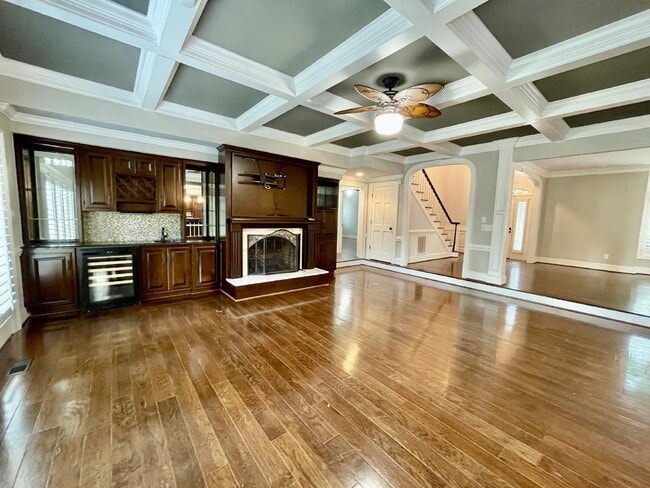 Building Photo - 4 Bed, 4 And A Half Bath Nest In Haymount
