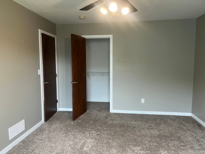 Building Photo - 5211 Castleview Dr NW