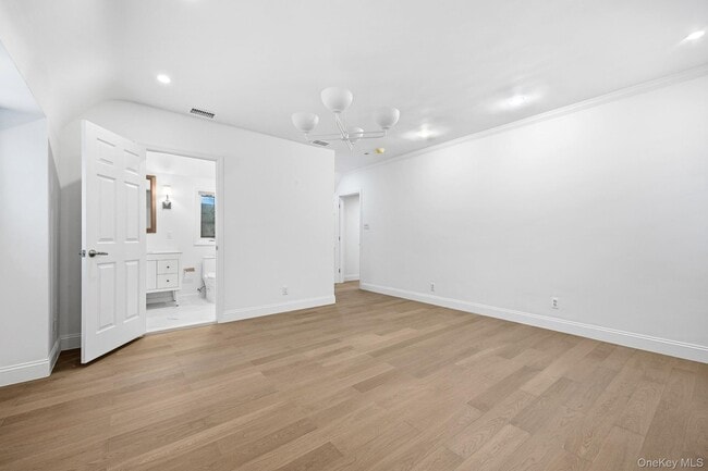 Building Photo - 2 Wynmor Rd